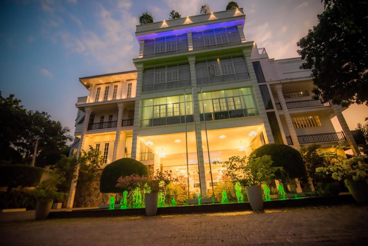 Hotel Royal Reach Udawalawe Exterior foto